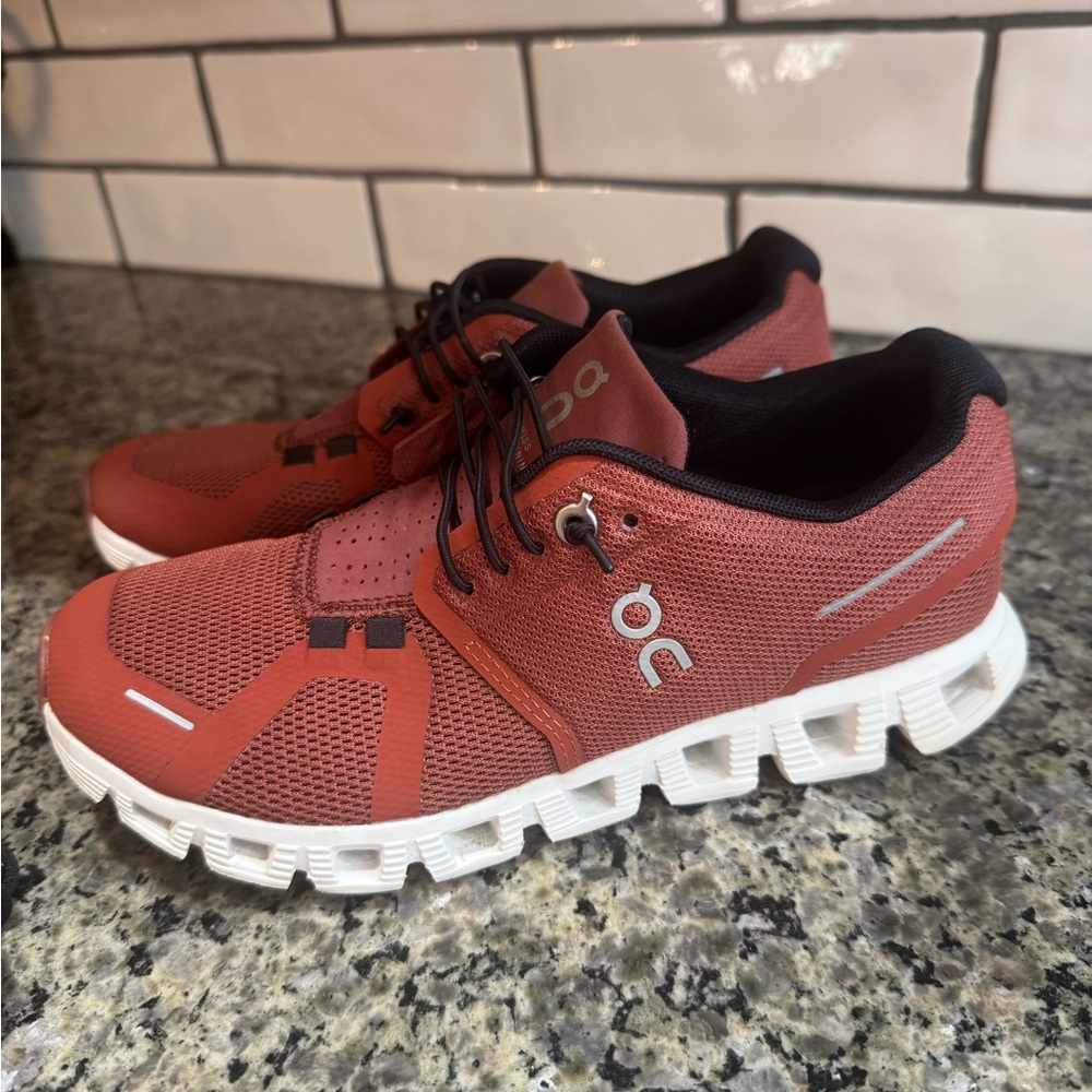 On Running Burgundy Sneakers - Picture 2 of 4